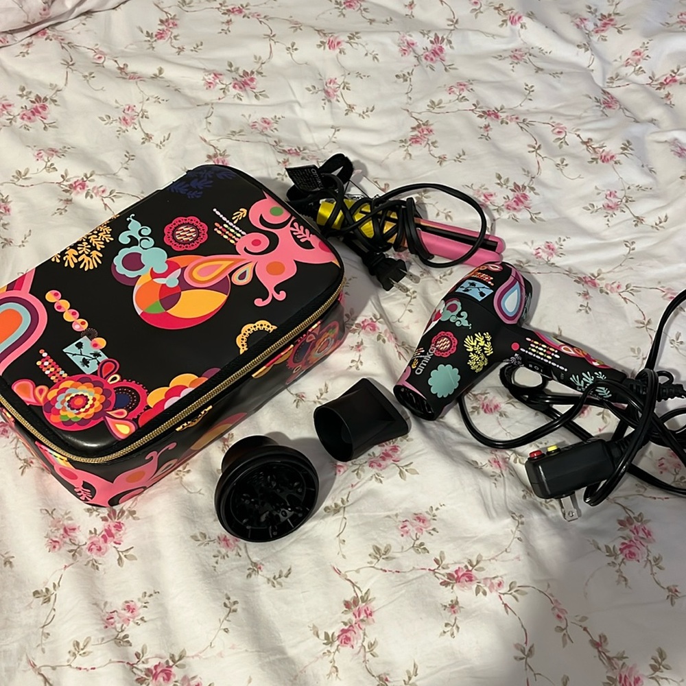 Amika tiny blow dryer, flat iron with diffusers and carrying case